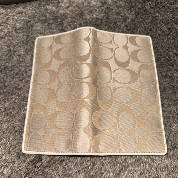 Coach Signature Cream Jacquard & White Leather Checkbook Cover 🤍 - Picture 1 of 11